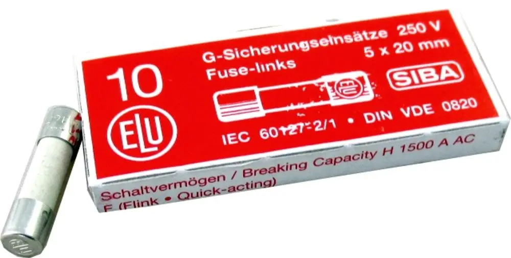 Verpackung mit Fuse-Links in roter Box, die die Marke Wolf zeigt. Eine Feinsicherung ist sichtbar, die in der Box enthalten ist.